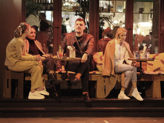 Местные жители устали от ночного шума, многолюдности и мусора