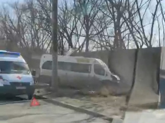 В Челябинске двое пострадавших получили перелом позвоночника в ДТП с маршруткой