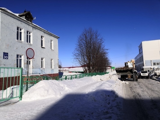 Подъезды к социально-значимым объектам в Заполярье были почищены от снега по сигналу северян