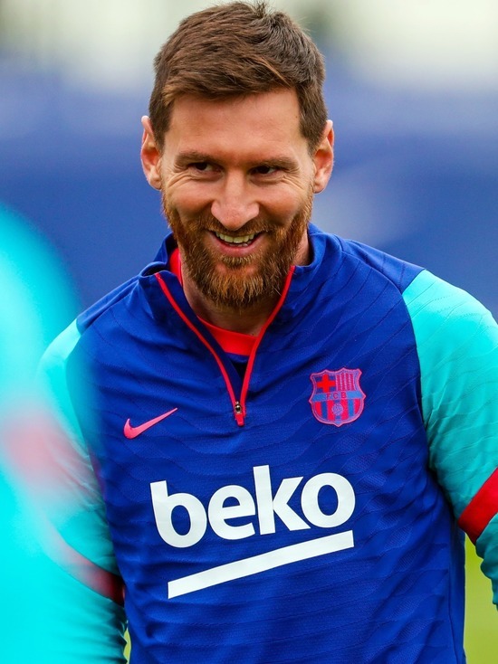 "Барсу" не сломали долги и скандалы: клуб впервые стал самым дорогим в мире благодаря Месси