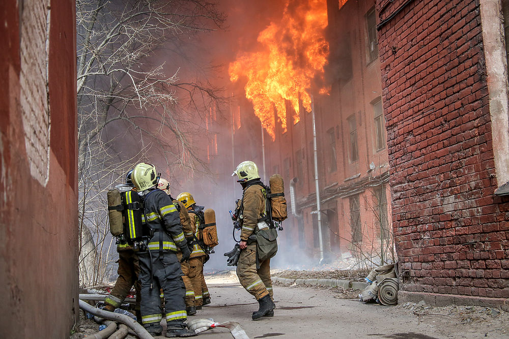 Пожар на «Невской мануфактуре» 12 апреля 2021 года: огонь и люди