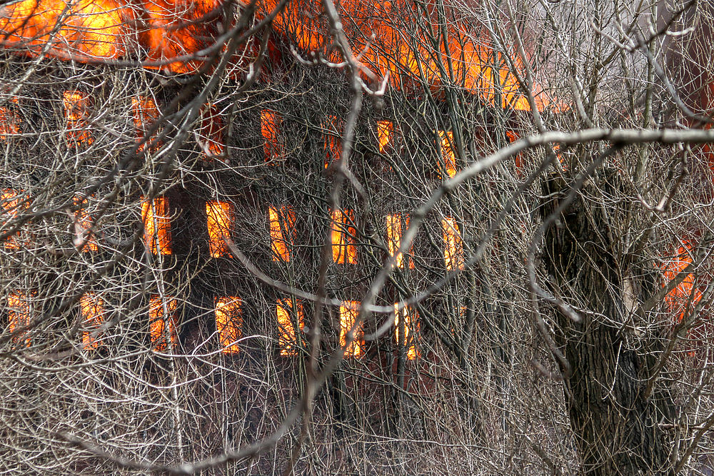 Пожар на «Невской мануфактуре» 12 апреля 2021 года: огонь и люди