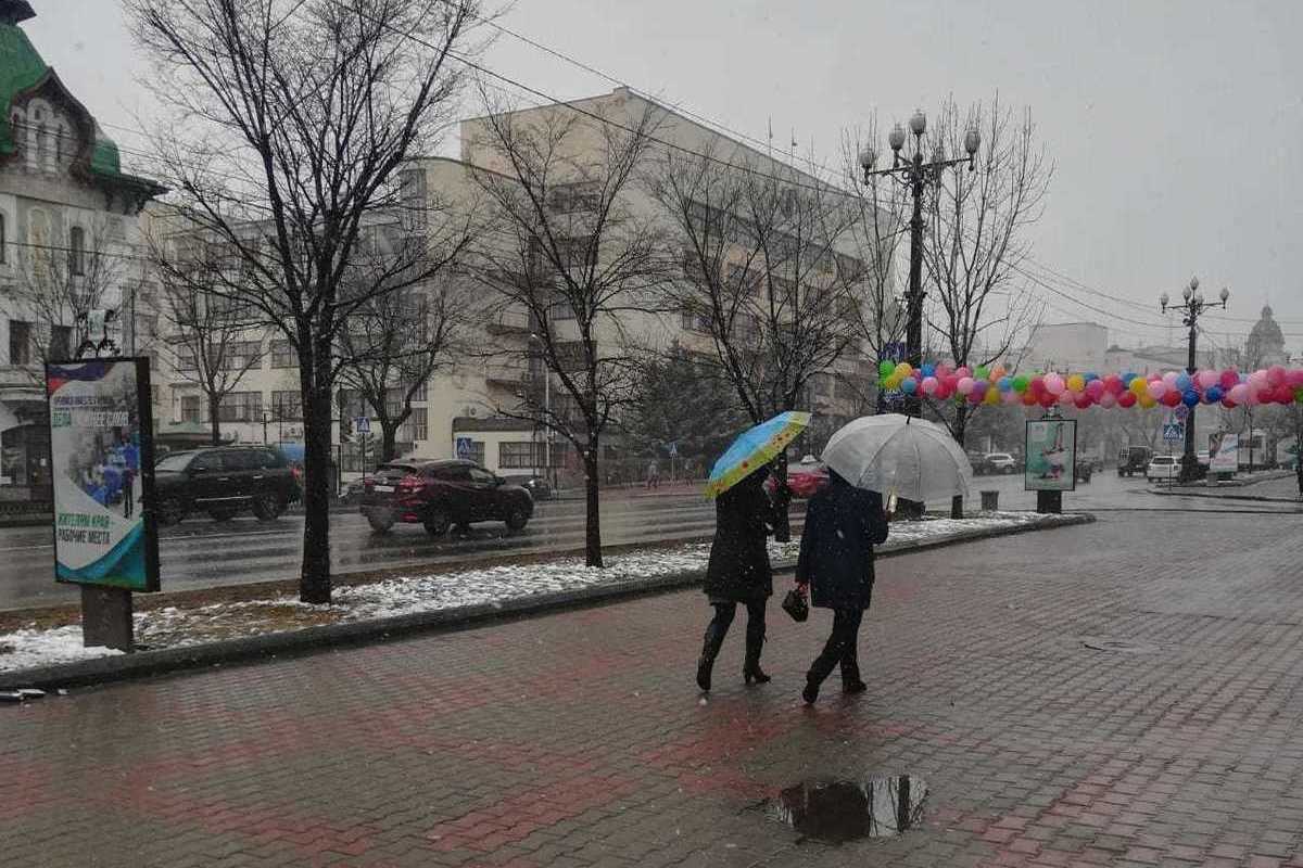 Прогноз погоды хабаровск подробно. Дождь в Хабаровске. Сильный дождь Хабаровск. Хабаровск снег с дождем. Дождь в Южном Хабаровск.