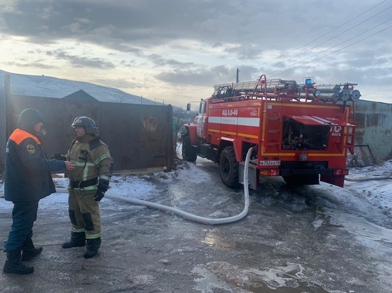 Частный дом сгорел в посёлке Снежный на Колыме