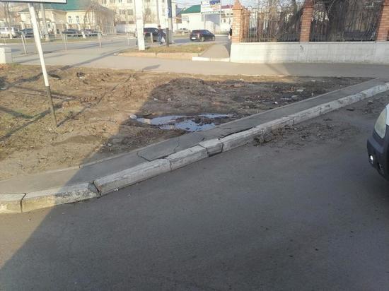 В Оренбурге новые пешеходные дорожки покрылись трещинами