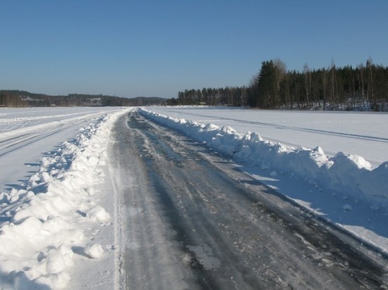 Закрыт проезд по автозимнику и ледовой переправе в Усть-Майском районе