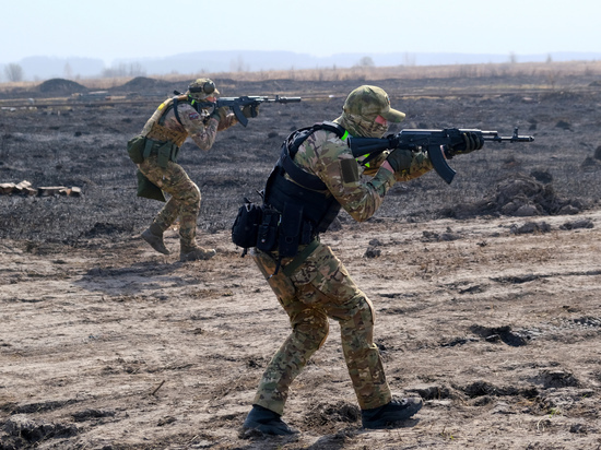 Сотрудники курского ОМОН отработали боевые и специальные навыки во время полевого выхода
