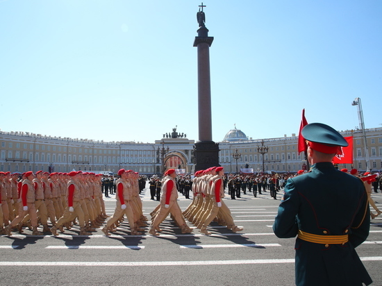 Власти Петербурга допустят к параду только военных и ветеранов с отрицательным тестом на коронавирус