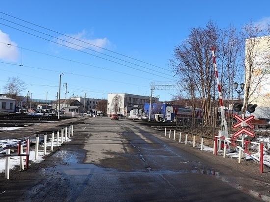 Изменились правила проезда через железнодорожные переезды, ведущие к Мурманскому торговому порту