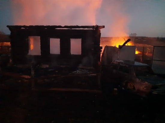 В свердловском селе после пожара найдены тела четырех детей, пятый может быть под завалами