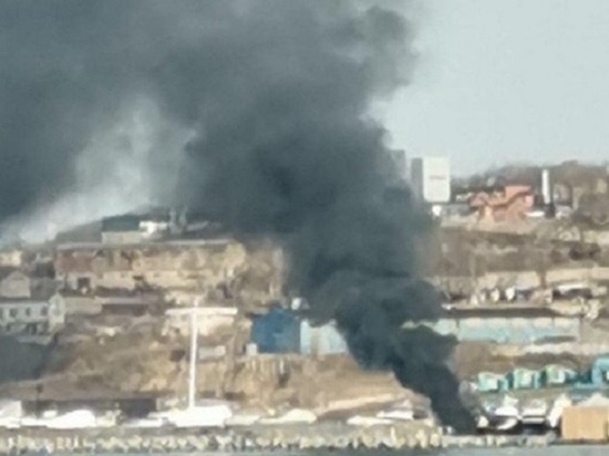 Во Владивостоке сгорела яхта