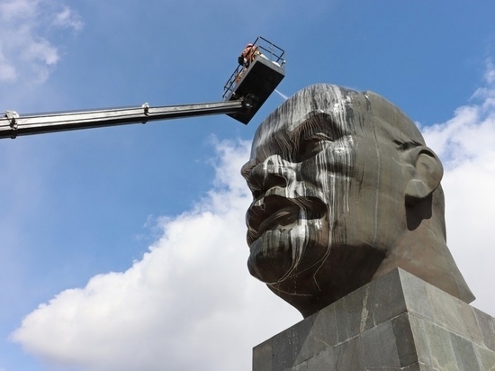В Улан-Удэ Ленину устроили «головомойку»