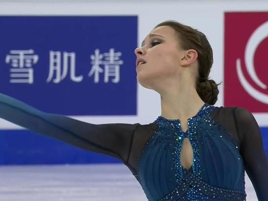 Щербакова выиграла короткую программу на командном чемпионате мира