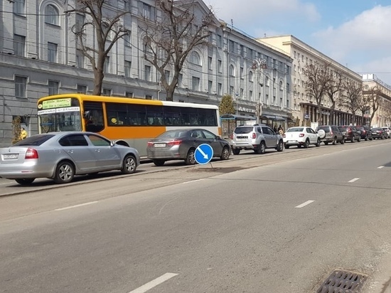 На центральной улице Курска пытаются избавиться от колейности