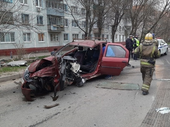 ДТП на Тульской в Калуге превратило дорогой автомобиль в груду металла