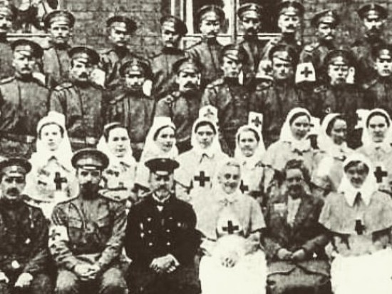Фото медиков и сестер милосердия 1914 года опубликовали псковские архивисты