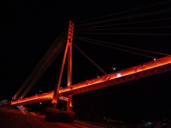 Тюменский мост влюбленных подсветят красным
