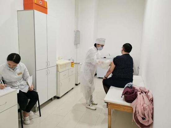 В Астрахани открыли четвертый мобильный пункт вакцинации от COVID-19