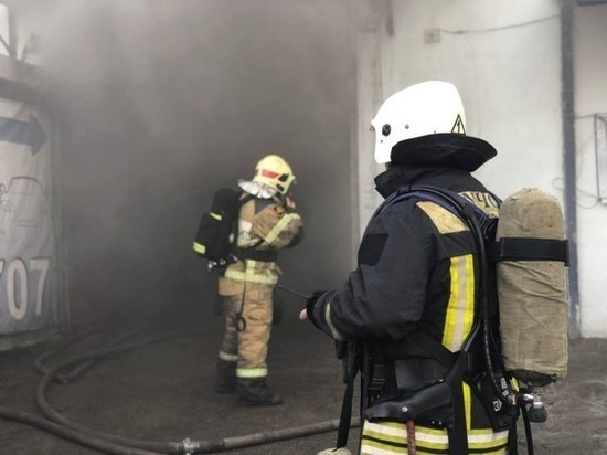 В Мурманске горело здание таксомоторного парка