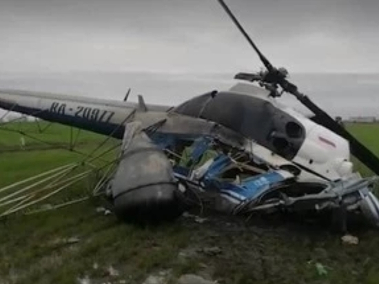 На Кубани при сельхозобработке полей упал вертолёт Ми-2