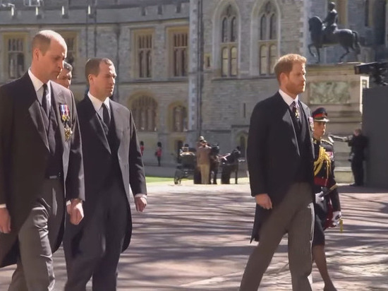 Принцы Гарри и Уильям вместе прогулялись после похорон дедушки