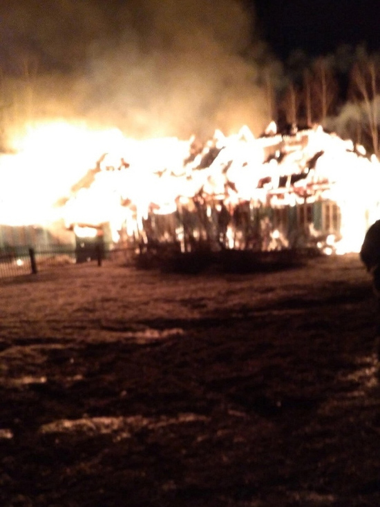 В Кировской области огонь уничтожил школу