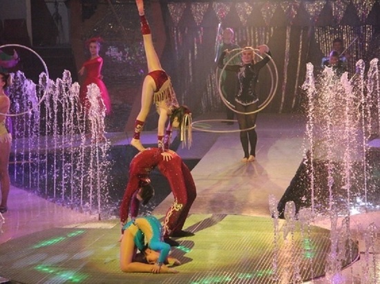 "Феерия поющих фонтанов" в цирке Луганска продлится до 16 мая