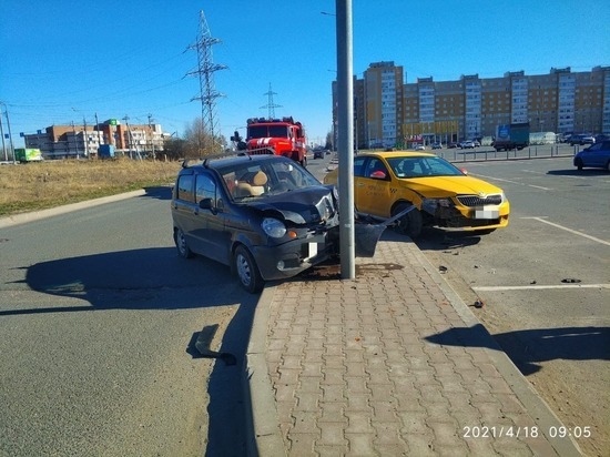 Два дорожных манёвра закончились аварией в Твери