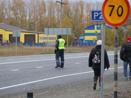 На юге Омской области две машины столкнулись, пострадали два пассажира