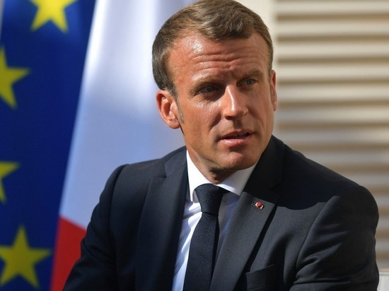 Макрон отказался заказать российскую вакцину