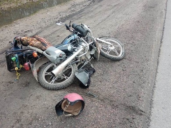 В Калужской области мопед влетел под грузовик