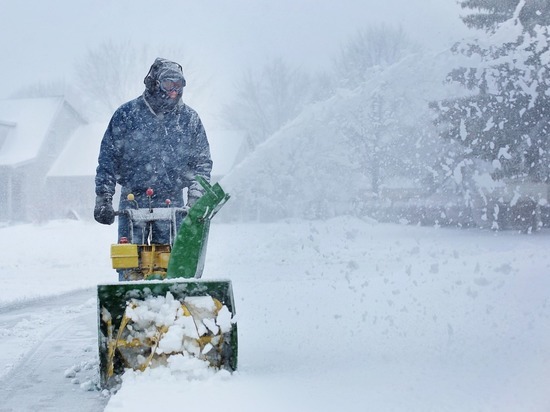 За зиму 125 должников по алиментам убирали снег в Барнауле