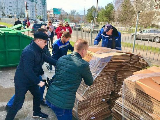 1200 тонн макулатуры собрал «Псков-Полимер» в поддержку бездомных животных