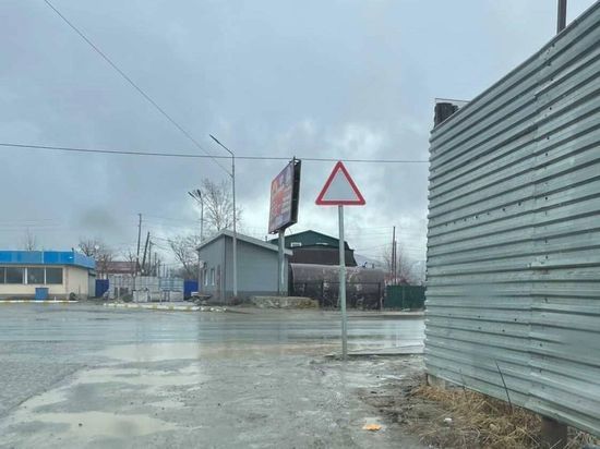 Уступи дорогу самолетам: в Южно-Сахалинске установили странный знак