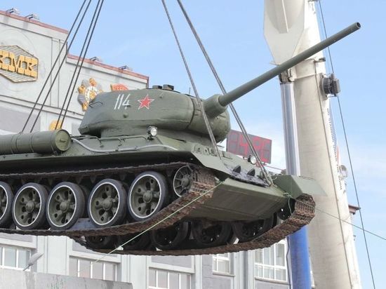 В Новокузнецке с постамента сняли легендарный танк Т-34