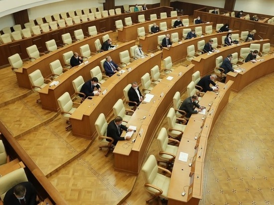Депутатов Заксобрания Свердловской области, пропускающих заседания, предложили наказывать