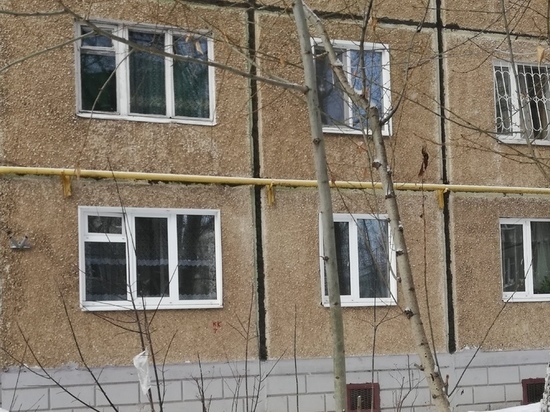 В Оренбурге 19-летняя девушка выпала из окна