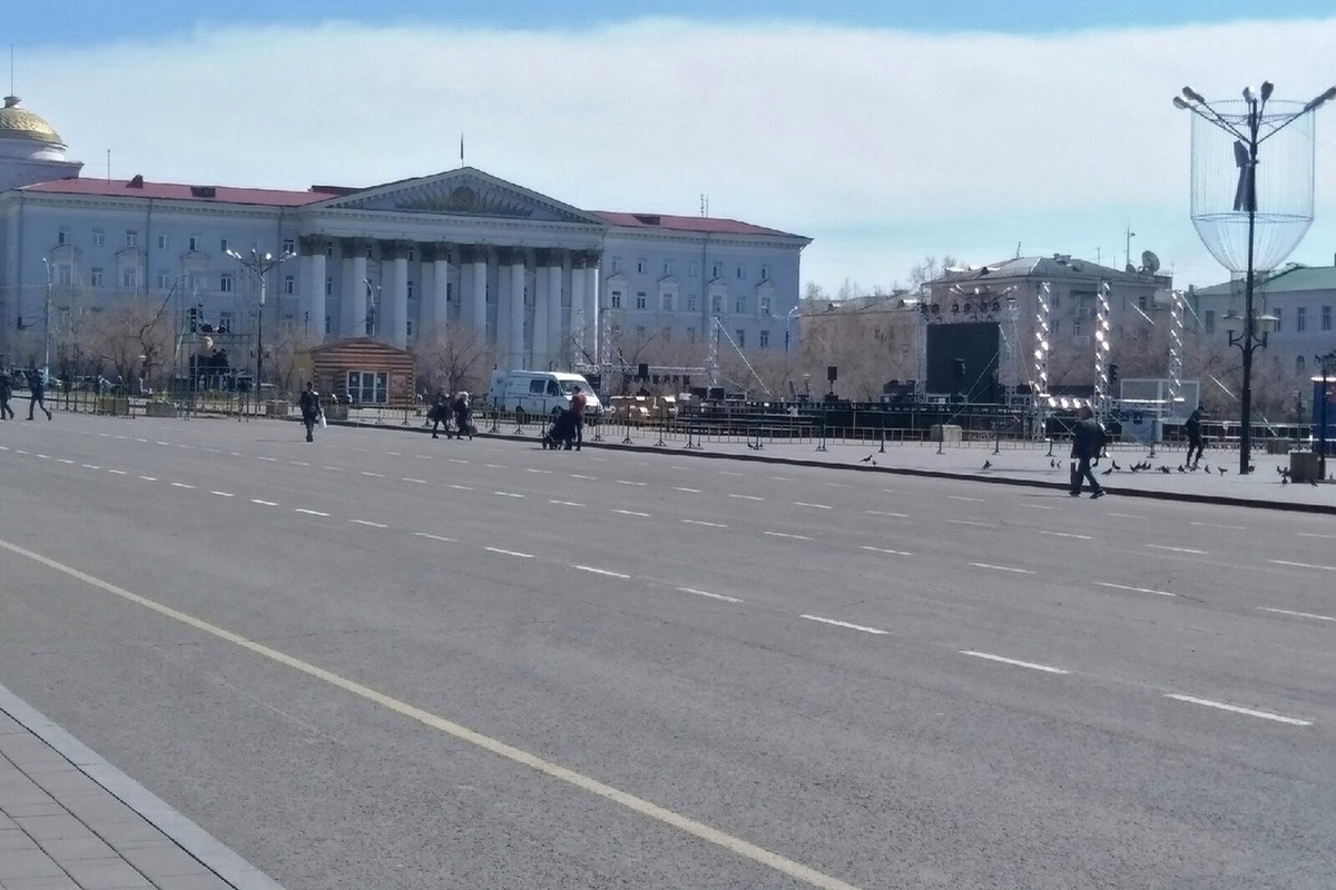 Ограждение установили возле сцены на площади Ленина в Чите - МК Чита