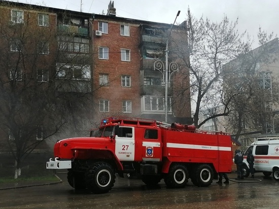 В Каменске-Шахтинском в многоэтажке горела квартира