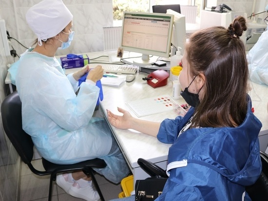 Волонтеры «Единой России» сдали кровь в День донора на Ставрополье