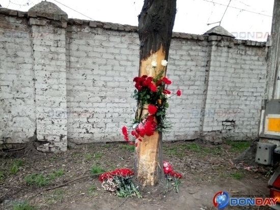 В Новочеркасске погибших в ДТП подростков хоронят на разных кладбищах