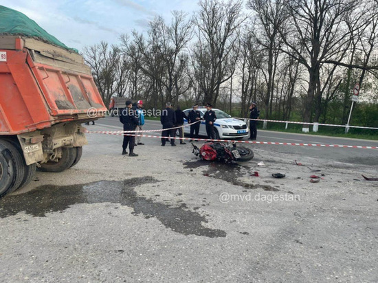 В Дагестане грузовик сбил мотоциклиста насмерть