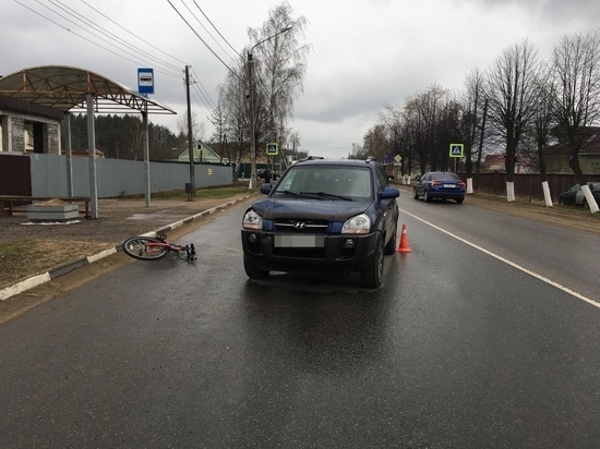 В Тверской области появились фото с места аварии, в которой пострадал велосипедист