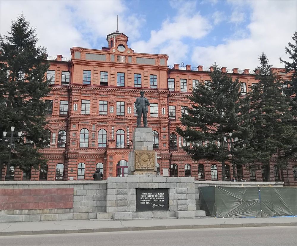 Обратная сторона сердца Хабаровска: площадь Ленина требует ремонта