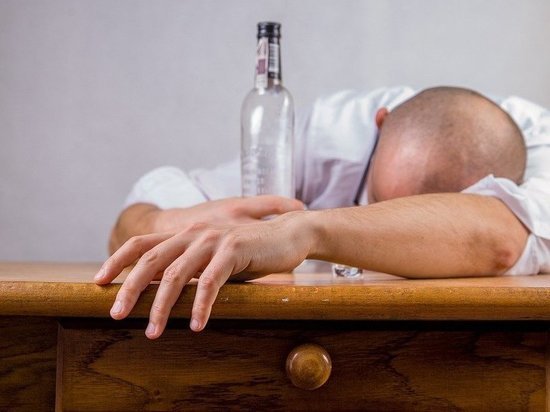 В Кузбассе с начала года около сотни человек скончались из-за отравления алкоголем