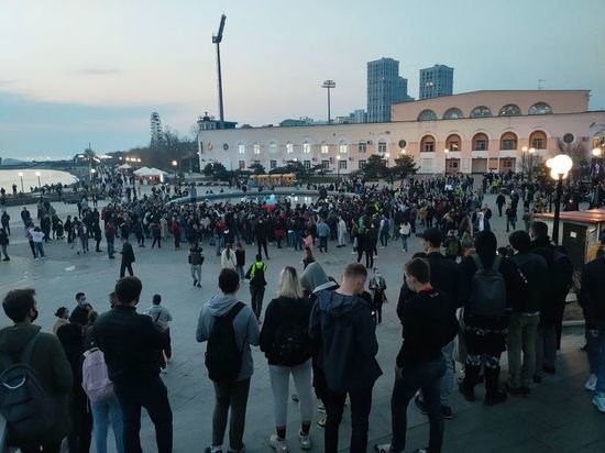 Полиция во Владивостоке ждала митинг, но никто не пришел