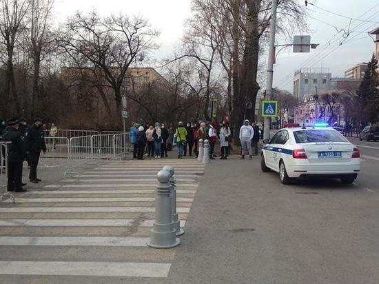 В Абакане полиция оцепила Первомайскую площадь
