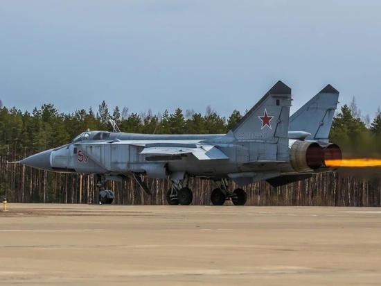 Российские истребители уничтожили воздушные "бомбы" в небе над Тверской областью