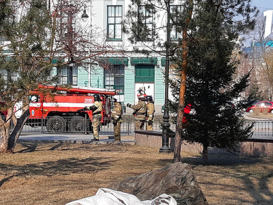 Полиция проводила эвакуацию омского драмтеатра из-за угрозы минирования