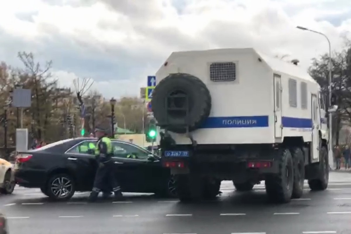 Режиссер, попавший в дтп с автозаком, рассказал об аварии